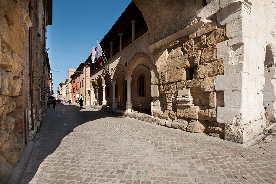 Fano Via Arco di Augusto © Fabrizio Ardito