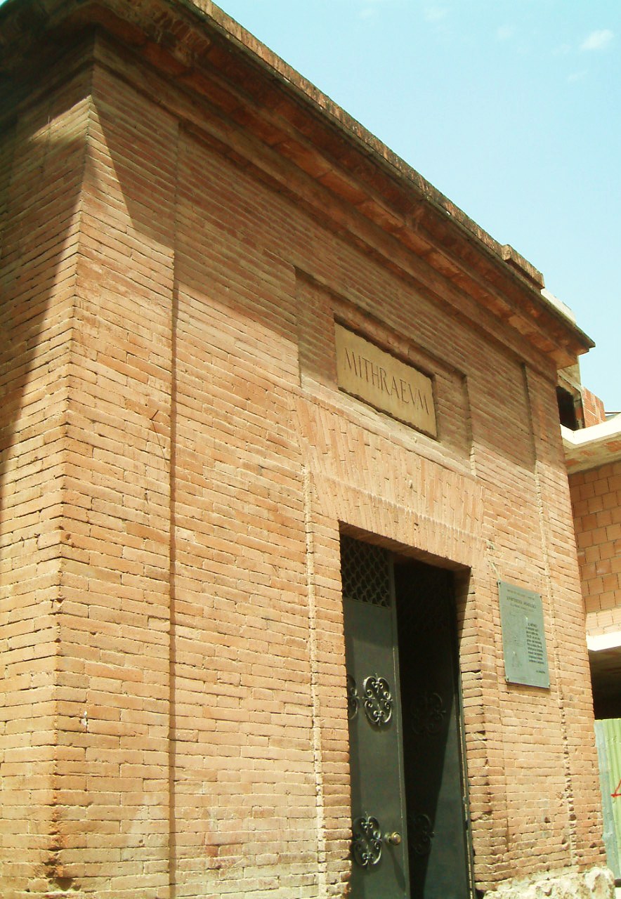 Santa Maria Capua Vetere Mitreo, ingresso © by - sa FlorioL