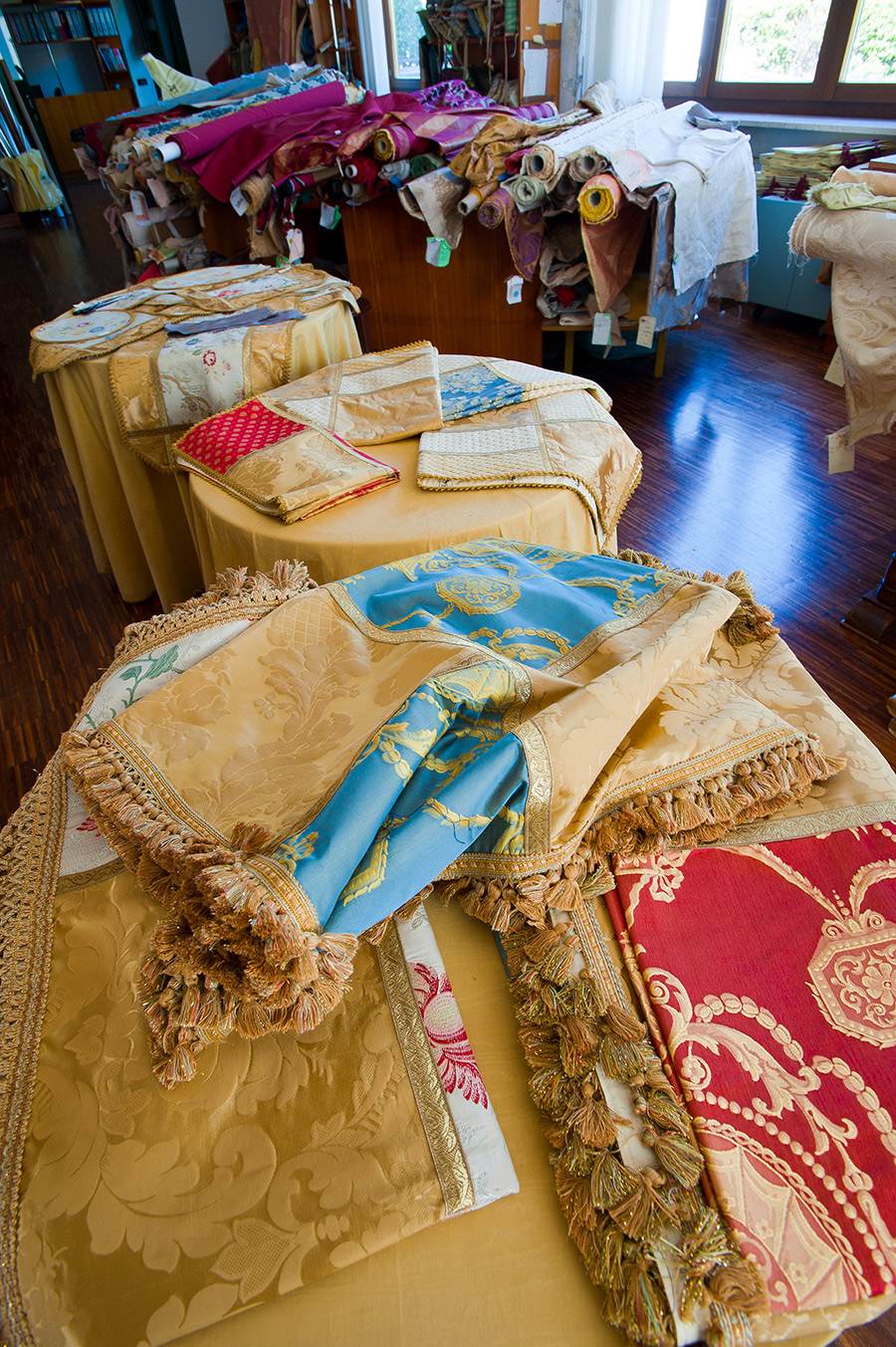 Caserta Complesso monumentale del Belvedere di San Leucio, moderni tessuti di seta © Natalino Russo