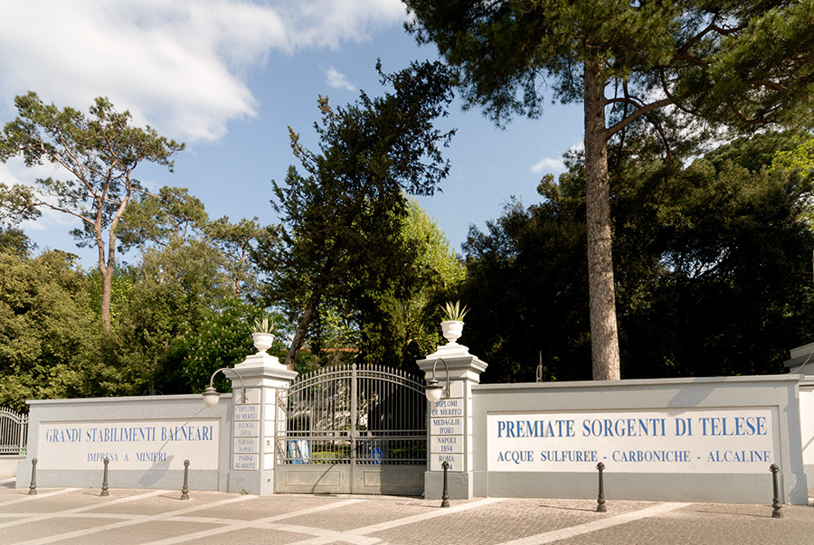 Telese Terme L'ingresso delle terme © Natalino Russo