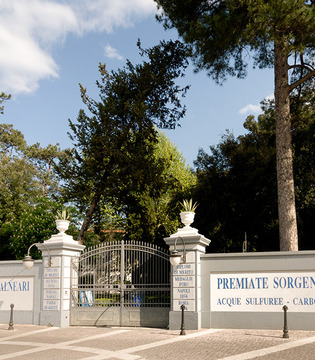Telese Terme L'ingresso delle terme © Natalino Russo
