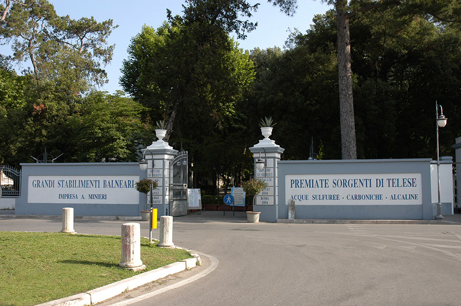 Telese Terme Ingresso agli Stabilimenti termali Terme di Telese © Impresa Minieri SpA