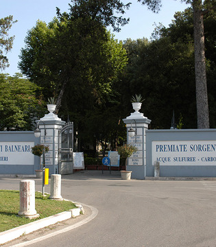 Telese Terme Ingresso agli Stabilimenti termali Terme di Telese © Impresa Minieri SpA