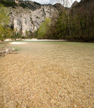 Gole del Furlo Acqualagna Gola del Furlo, l'imbocco del canyon dal parco pubblico di Acqualagna © Fabrizio Ardito