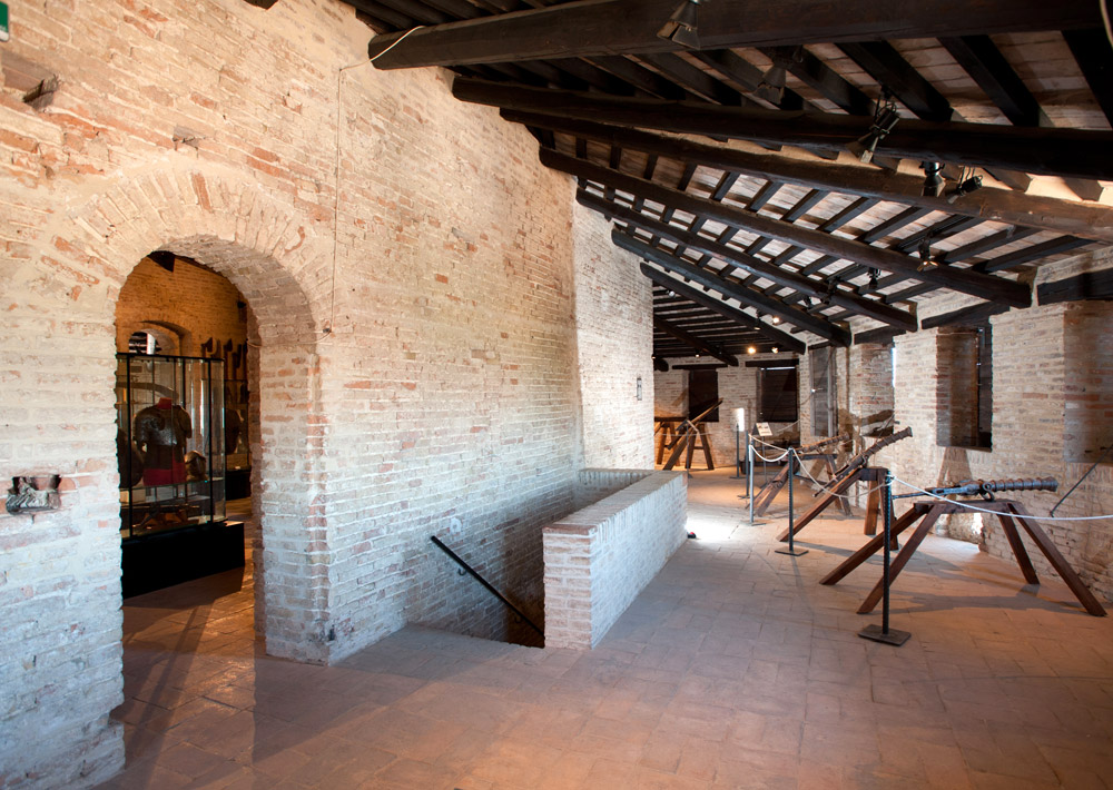 Mondavio La rocca - la sala alla sommità del torrione © Fabrizio Ardito