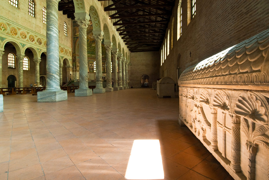 Ravenna Sant'Apollinare in Classe, la navata destra © Fabrizio Ardito