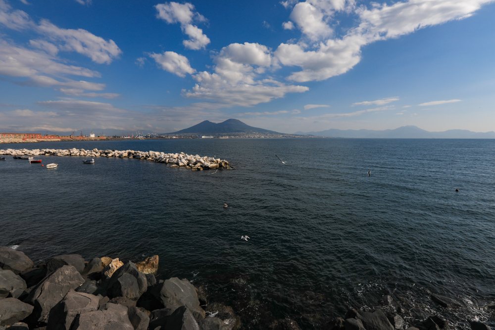 NapoliVista dal golfo © A.Rossi, Cameleo S.r.l. (Rm) - si ringraziano: il Sindaco e l'Ufficio Cinema del Comune di Napoli e l'Associazione Guide turistiche Campania