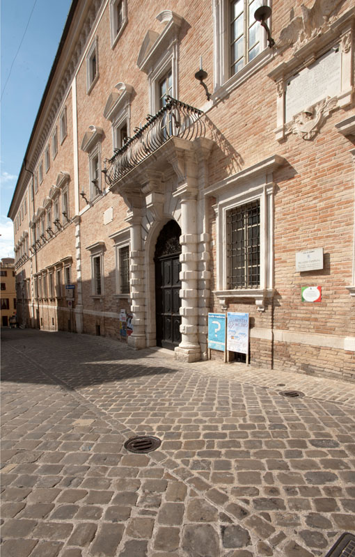 Osimo Palazzo Campana © Fabrizio Ardito