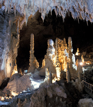 Frasassi Sala Ancona, colonne stalagmitiche © Fabrizio Ardito