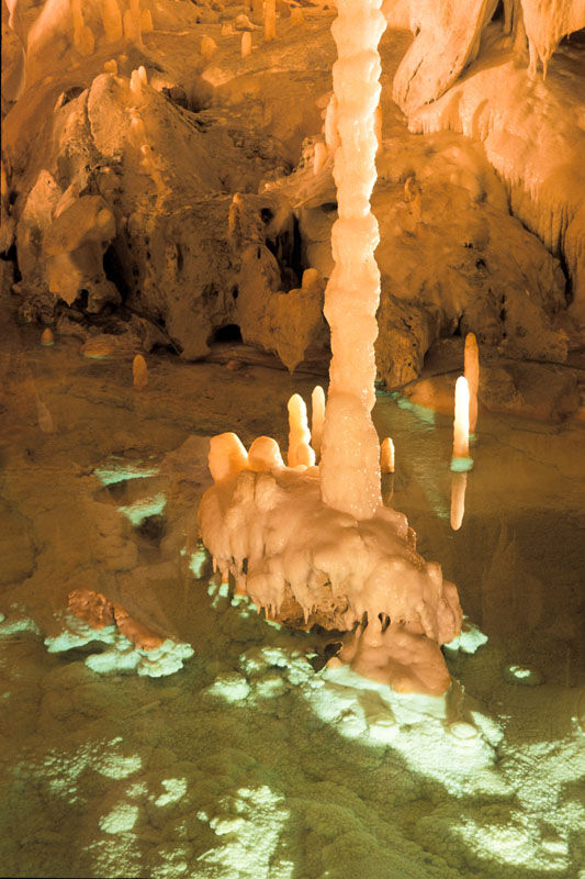 Frasassi Itinerario turistico, colonne e laghetto © Fabrizio Ardito