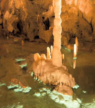 Frasassi Itinerario turistico, colonne e laghetto © Fabrizio Ardito