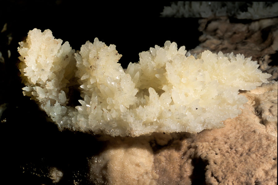 Frasassi Itinerario speleologico, rami superiori - cristalli di calcite © Fabrizio Ardito