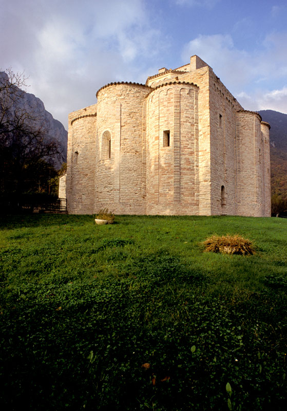 Genga Abbazia di San Vittore delle Chiuse © Fabrizio Ardito