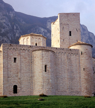 Genga Abbazia di San Vittore delle Chiuse © Fabrizio Ardito
