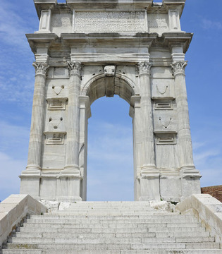 Ancona Arco di Traiano © Pergo 70, Fotolia