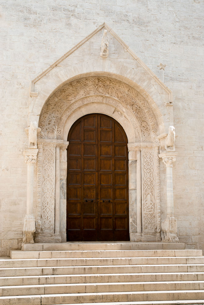 Bisceglie Cattedrale, portale sulla facciata principale © Natalino Russo