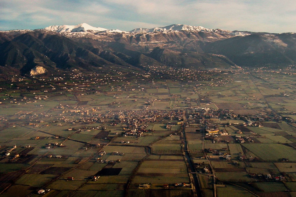 Alife Veduta aerea della valle alifana con i monti del Matese ©Natalino Russo