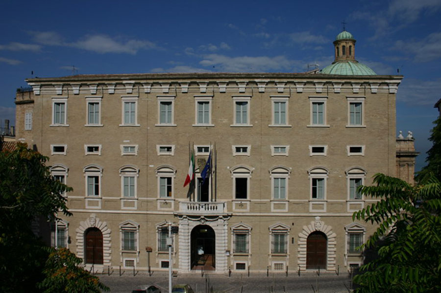 Ancona Museo Archeologico Nazionale, facciata e ingresso © Archivio Fotografico della Soprintendenza per i Beni Archeologici delle Marche su concessione del Ministero per i Beni e le Attività Culturali e del Turismo Direzione Regionale per i Beni Culturali e Paesaggistici delle Marche - Soprintendenza Beni Archeologici delle Marche
