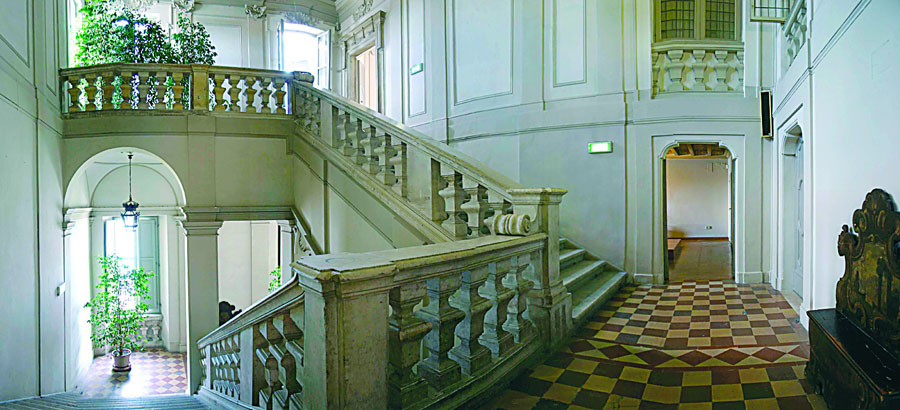 Ancona Museo Archeologico Nazionale, scalone © Archivio Fotografico della Soprintendenza per i Beni Archeologici delle Marche su concessione del Ministero per i Beni e le Attività Culturali e del Turismo Direzione Regionale per i Beni Culturali e Paesaggistici delle Marche - Soprintendenza Beni Archeologici delle Marche