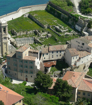 Ancona Veduta aerea dell'Anfiteatro romano © Archivio Fotografico della Soprintendenza per i Beni Archeologici delle Marche su concessione del Ministero per i Beni e le Attività Culturali e del Turismo Direzione Regionale per i Beni Culturali e Paesaggistici delle Marche - Soprintendenza Beni Archeologici delle Marche