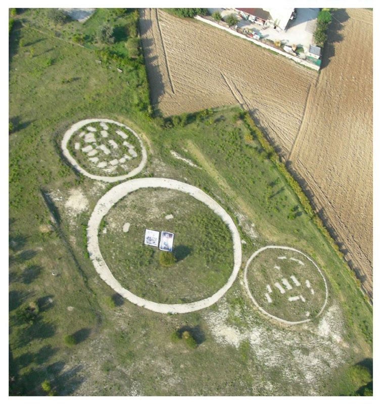 Sirolo Necropoli e area archeologica I Pini © Archivio Fotografico della Soprintendenza per i Beni Archeologici delle Marche su concessione del Ministero per i Beni e le Attività Culturali e del Turismo Direzione Regionale per i Beni Culturali e Paesaggistici delle Marche - Soprintendenza Beni Archeologici delle Marche
