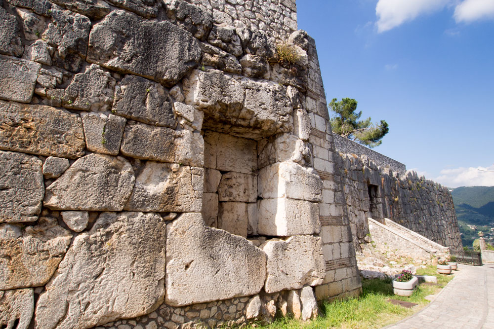Alatri Le mura poligonali nei pressi di Porta Maggiore ©Natalino Russo