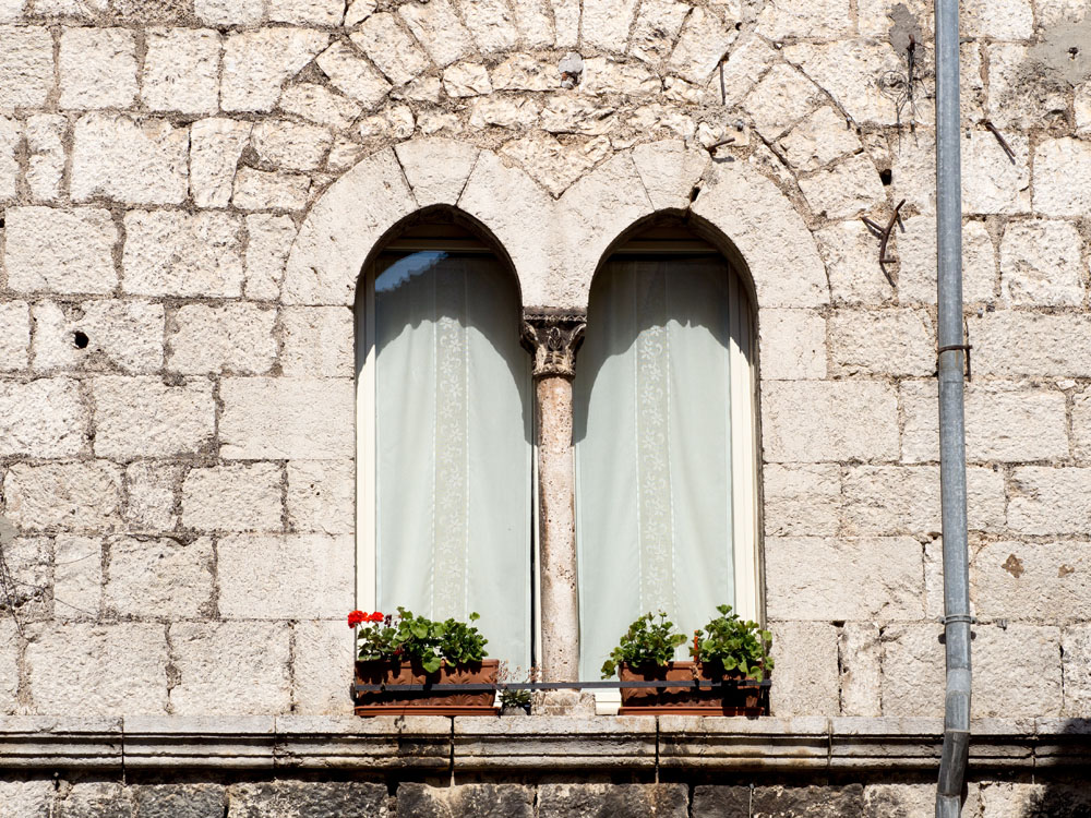 Alatri Bifora nel centro storico ©Natalino Russo