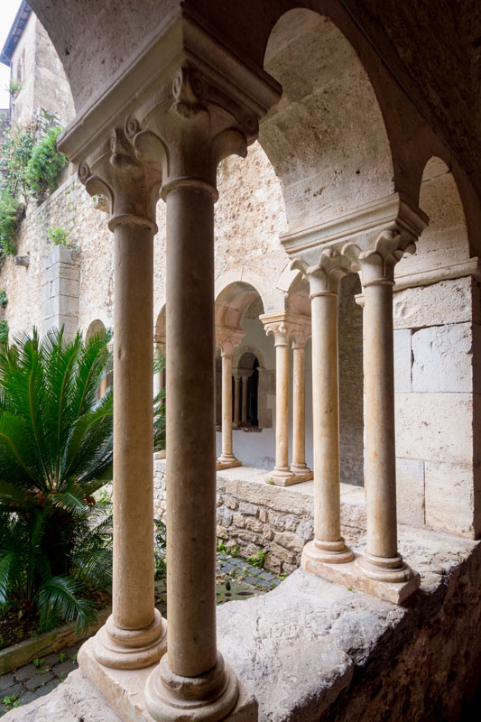 Sermoneta Chiostro dell'Abbazia di Valvisciolo ©Natalino Russo