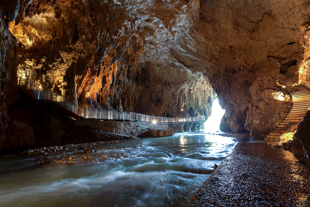 Pastena Grotte di Pastena. L'androne d'ingresso ©Gianni Carnevale
