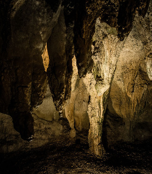 Pastena Grotte di Pastena. Le formazioni rocciose ©Gianni Carnevale
