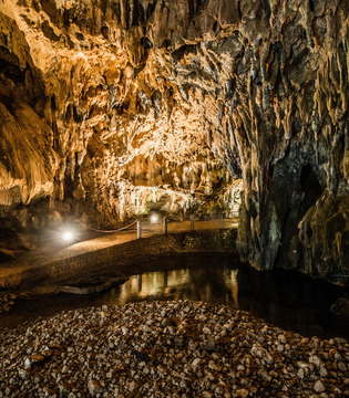 Pastena Grotte di Pastena. Le formazioni rocciose ©Gianni Carnevale