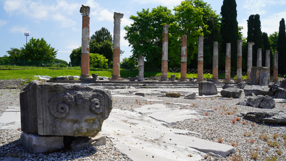 Aquileia, Foro Romano © A. Rossi, Camaleo S.r.l. (Rm) Su gentile concessione di Soprintendenza Archeologia, Belle Arti e Paesaggio del Friuli Venezia Giulia, So.Co.Ba, Fondazione Aquileia