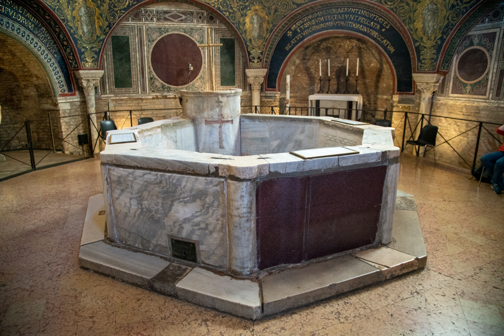 Battistero Neoniano, interno © A.Rossi, Camaleo S.r.l su concessione dell'Opera di Religione della Diocesi di Ravenna; riproduzione vietata. Si ringrazia: Servizio Turismo del Comune di Ravenna