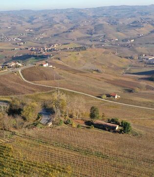 Belvedere di La Morra © A. Rossi, Camaleo S.r.l (Rm) - si ringrazia: l'Associazione per il Patrimonio dei Paesaggi Vitivinicoli di Langhe Roero e Monferrato