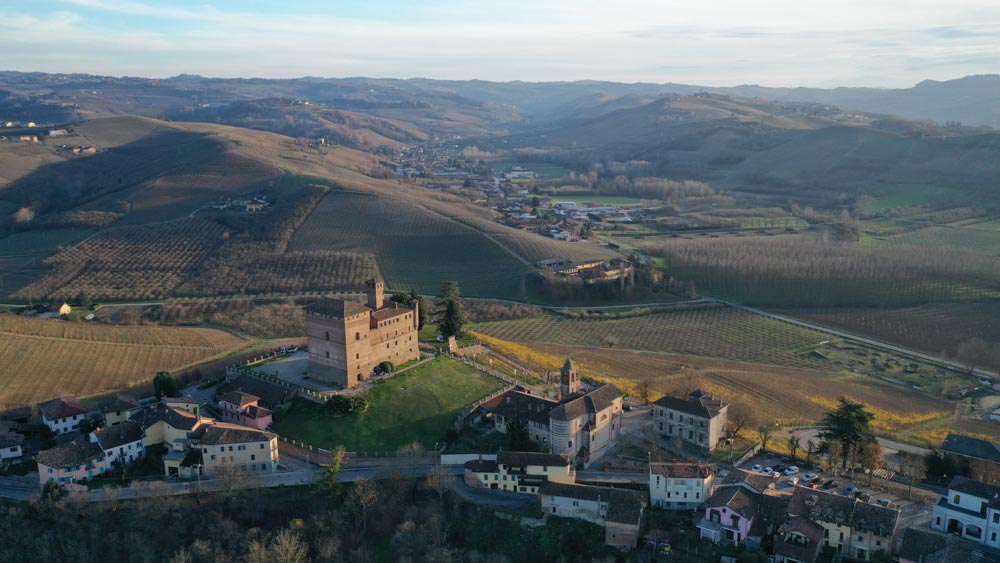 Castello di Grinzane Cavour © A. Rossi, Camaleo S.r.l (Rm) - si ringrazia: l'Associazione per il Patrimonio dei Paesaggi Vitivinicoli di Langhe Roero e Monferrato