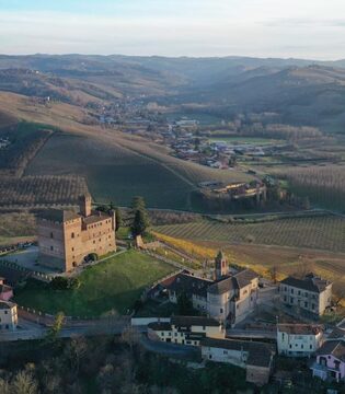 Castello di Grinzane Cavour © A. Rossi, Camaleo S.r.l (Rm) - si ringrazia: l'Associazione per il Patrimonio dei Paesaggi Vitivinicoli di Langhe Roero e Monferrato