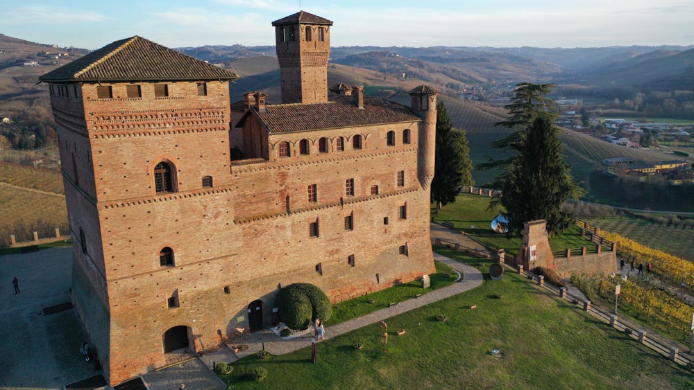 Castello di Grinzane Cavour © A. Rossi, Camaleo S.r.l (Rm) - si ringrazia: l'Associazione per il Patrimonio dei Paesaggi Vitivinicoli di Langhe Roero e Monferrato