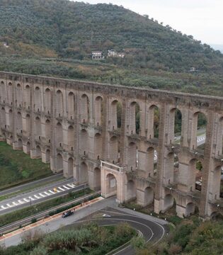 Acquedotto Carolino © A. Rossi, Camaleo S.r.l (Rm)