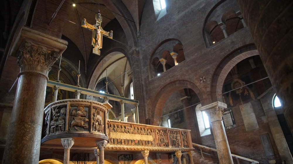 Interno del duomo © A. Rossi, Camaleo S.r.l (Rm). In collaborazione con: Comune di Modena, Capitolo della Basilica metropolitana di Modena, Arcidiocesi di Modena- Nonantola- Ufficio beni culturali ecclesiastici