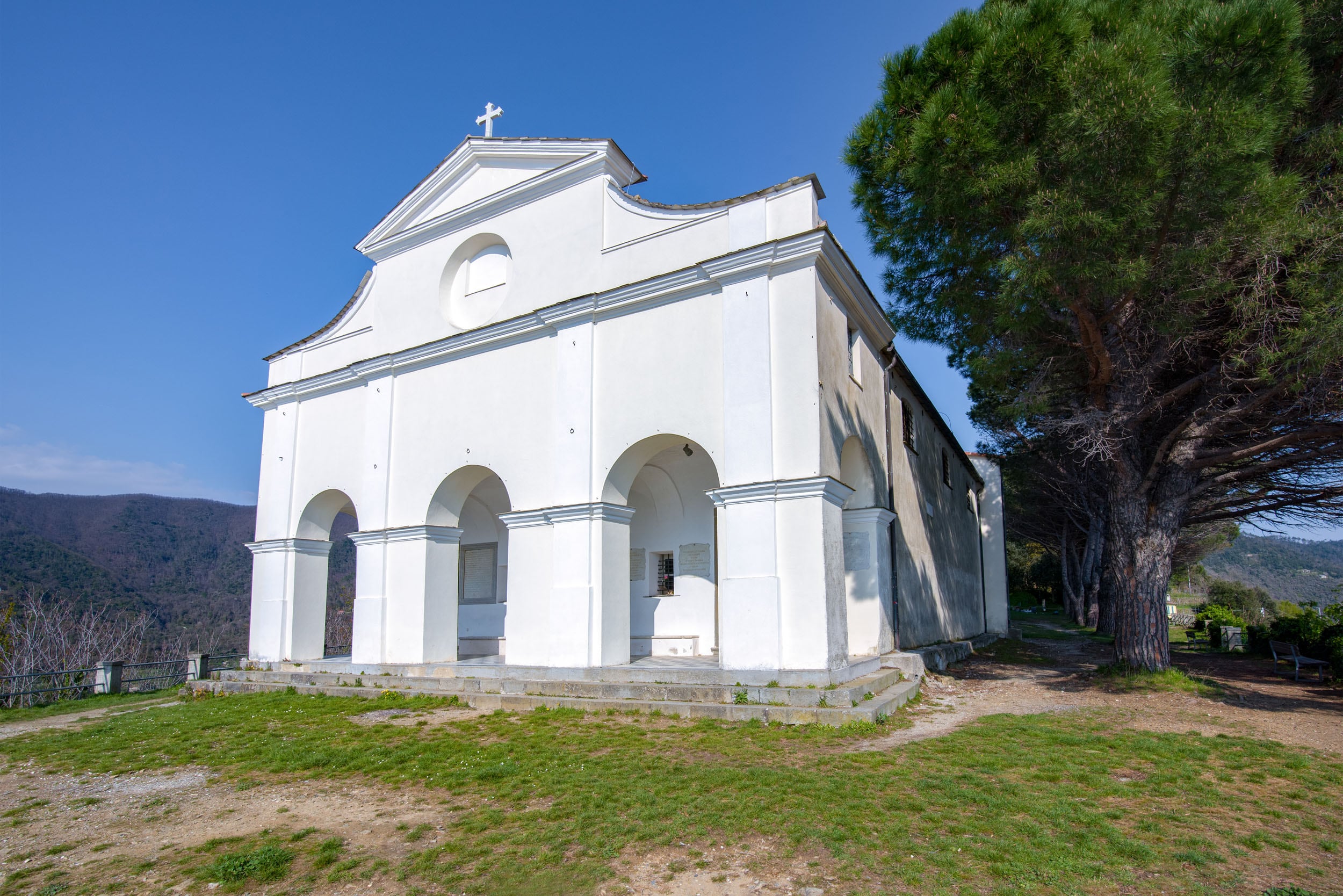 Riomaggiore. Facciata del Santuario di Nostra Signora di Montenero © Parco Nazionale delle Cinque Terre