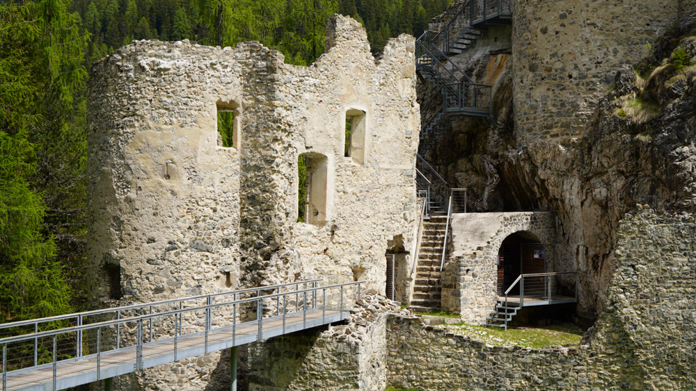 Dolomiti, Castello di Andraz © A. Rossi, Camaleo S.r.l. (Rm) In collaborazione con Fondazione Dolomiti UNESCO e Consorzio DMO Dolomiti u2013 Provincia di Belluno