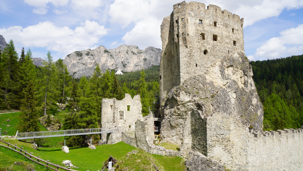 Dolomiti, Castello di Andraz © A. Rossi, Camaleo S.r.l. (Rm) In collaborazione con Fondazione Dolomiti UNESCO e Consorzio DMO Dolomiti u2013 Provincia di Belluno