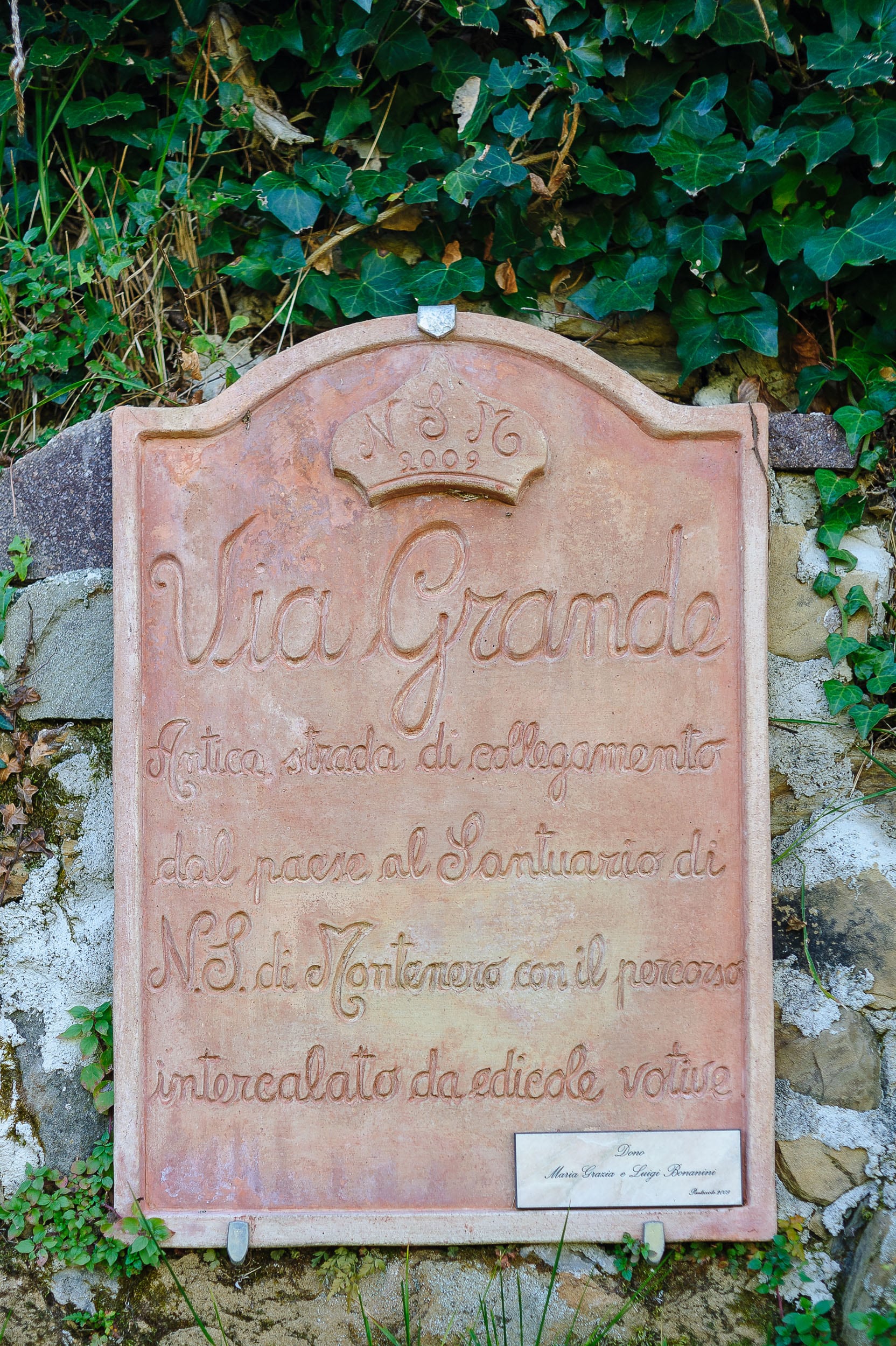Riomaggiore. Sulla Via Grande che dal Santuario di Nostra Signora di Montenero scende a Riomaggiore © N. Russo