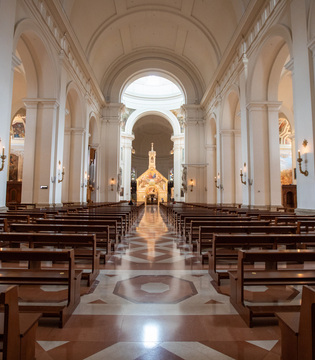 Basilica di Santa Maria degli Angeli, interno © A. Rossi, Camaleo S.r.l. (Rm) in collaborazione con il Comune di Assisi u2013 Ufficio Turismo e su gentile concessione della Provincia Serafica di San Francesco dei Frati Minori dellu2019Umbria (Italia)