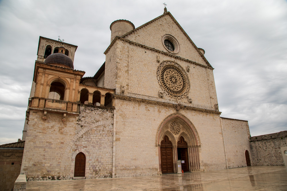 Basilica di San Francesco © A. Rossi, Camaleo S.r.l. (Rm) in collaborazione con il Comune di Assisi u2013 Ufficio Turismo e su gentile concessione della Provincia Serafica di San Francesco dei Frati Minori dellu2019Umbria (Italia)