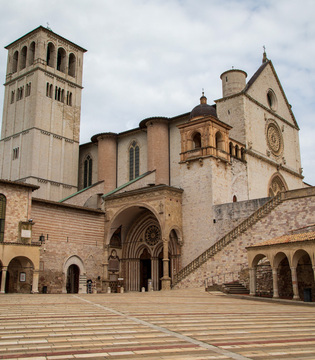 Basilica di San Francesco © A. Rossi, Camaleo S.r.l. (Rm) in collaborazione con il Comune di Assisi u2013 Ufficio Turismo e su gentile concessione della Provincia Serafica di San Francesco dei Frati Minori dellu2019Umbria (Italia)