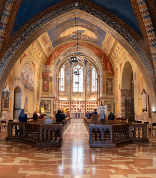 Basilica di San Francesco © A. Rossi, Camaleo S.r.l. (Rm) in collaborazione con il Comune di Assisi u2013 Ufficio Turismo e su gentile concessione della Provincia Serafica di San Francesco dei Frati Minori dellu2019Umbria (Italia)