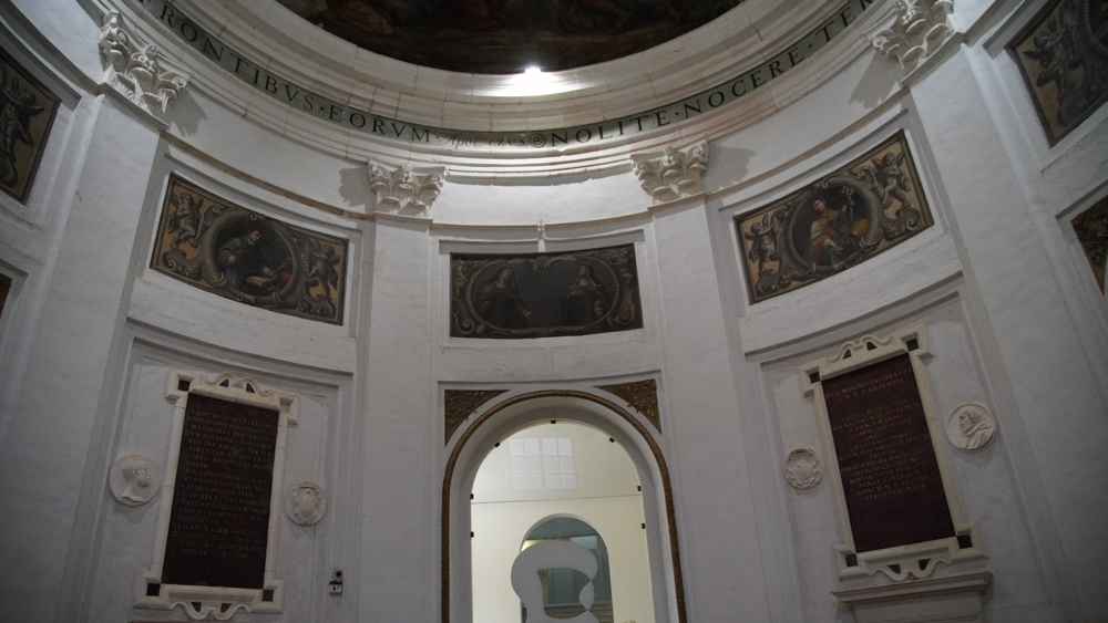 Monastero di Santa Chiara, interno © A.Rossi, Camaleo S.r.l.(Rm) in collaborazione con il Comune di Urbino; su concessione dell'Ufficio Arte Sacra e Beni Culturali della Diocesi e del MiC Galleria Nazionale delle Marche