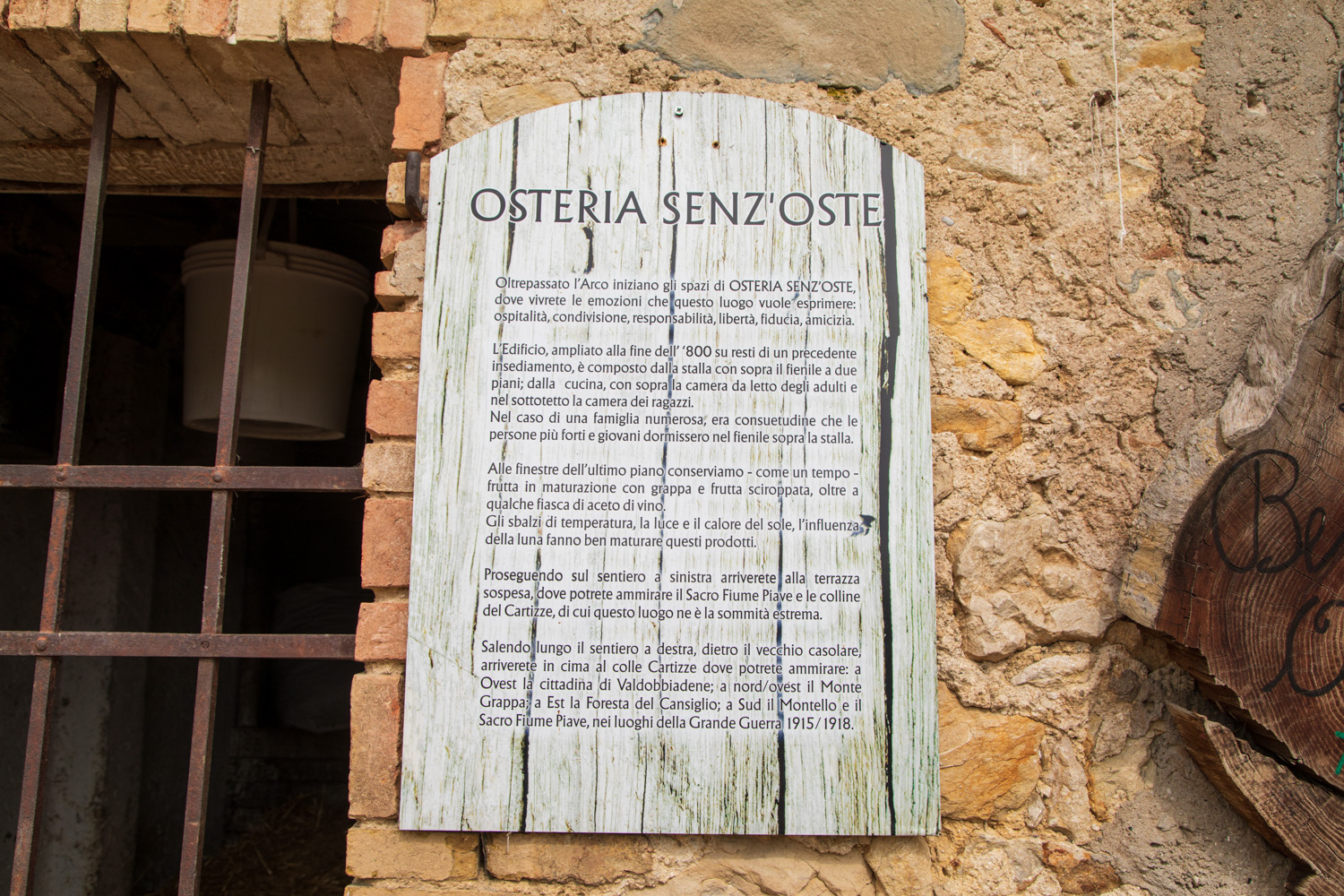 Valdobbiadene, Osteria senz'oste © A. Rossi, Camaleo S.r.l. (Rm) - In collaborazione con Associazione per il Patrimonio delle Colline del Prosecco di Conegliano e Valdobbiadene UNESCO