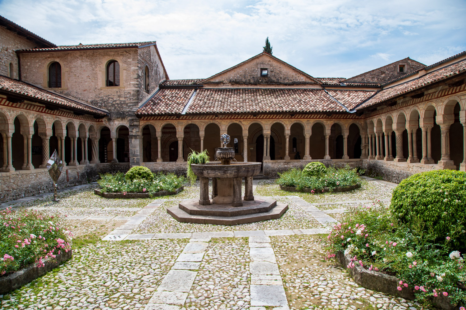 Abbazia di Follina © A. Rossi, Camaleo S.r.l. (Rm) - In collaborazione con Associazione per il Patrimonio delle Colline del Prosecco di Conegliano e Valdobbiadene UNESCO